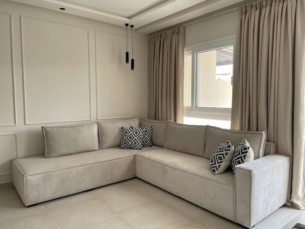 Sacha home, Cabo Negro