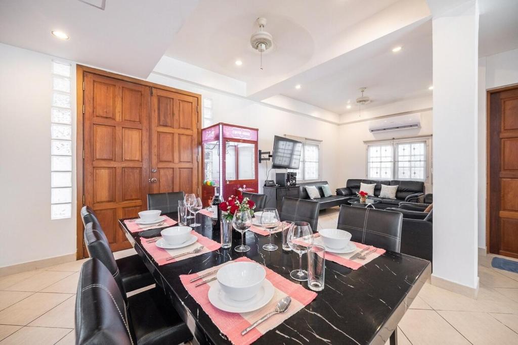 Naklua Pool Villa by Pattaya Sunny Rentals
