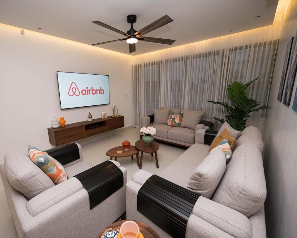 Urban Elegance, Family Comfort, 10 min Airport, Santiago de los Caballeros