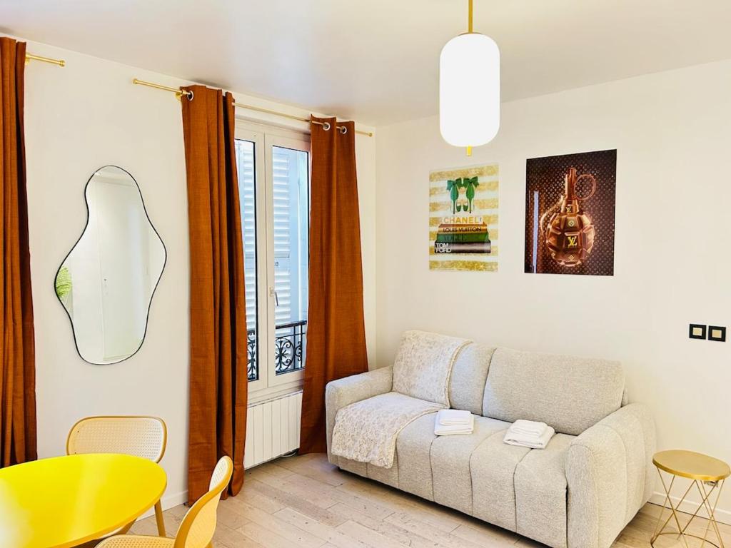 Bright Apartment - Sacré Coeur Basilica - 1