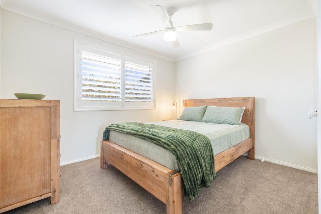 1-94 Rocky Point Rd - Duplex with Aircon, Wifi and Short Walk To The Sports Club, Fingal Bay