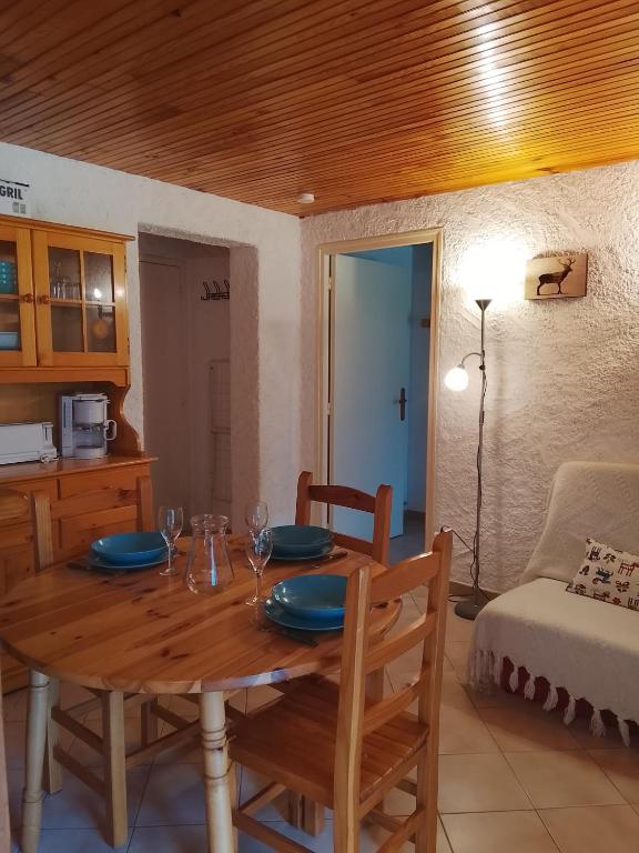 Appartement une chambre avec terrasse et jardin - 1
