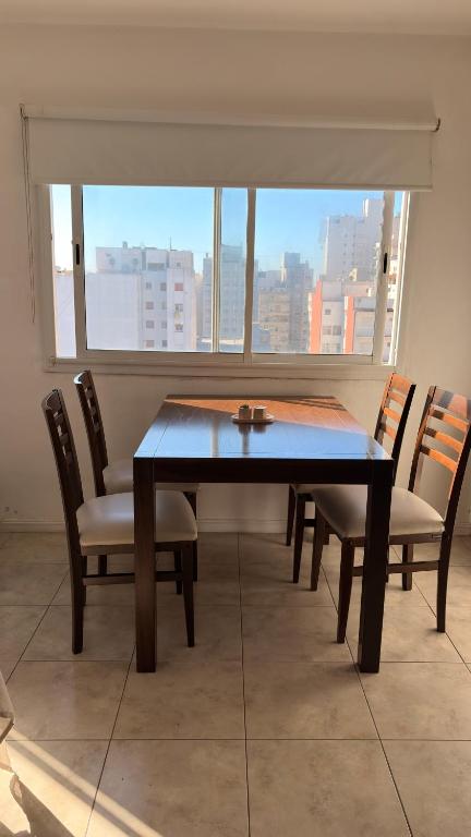 Luminoso departamento en La Perla a tres cuadras del mar, para 3 personas con espacio cochera incluida - 2