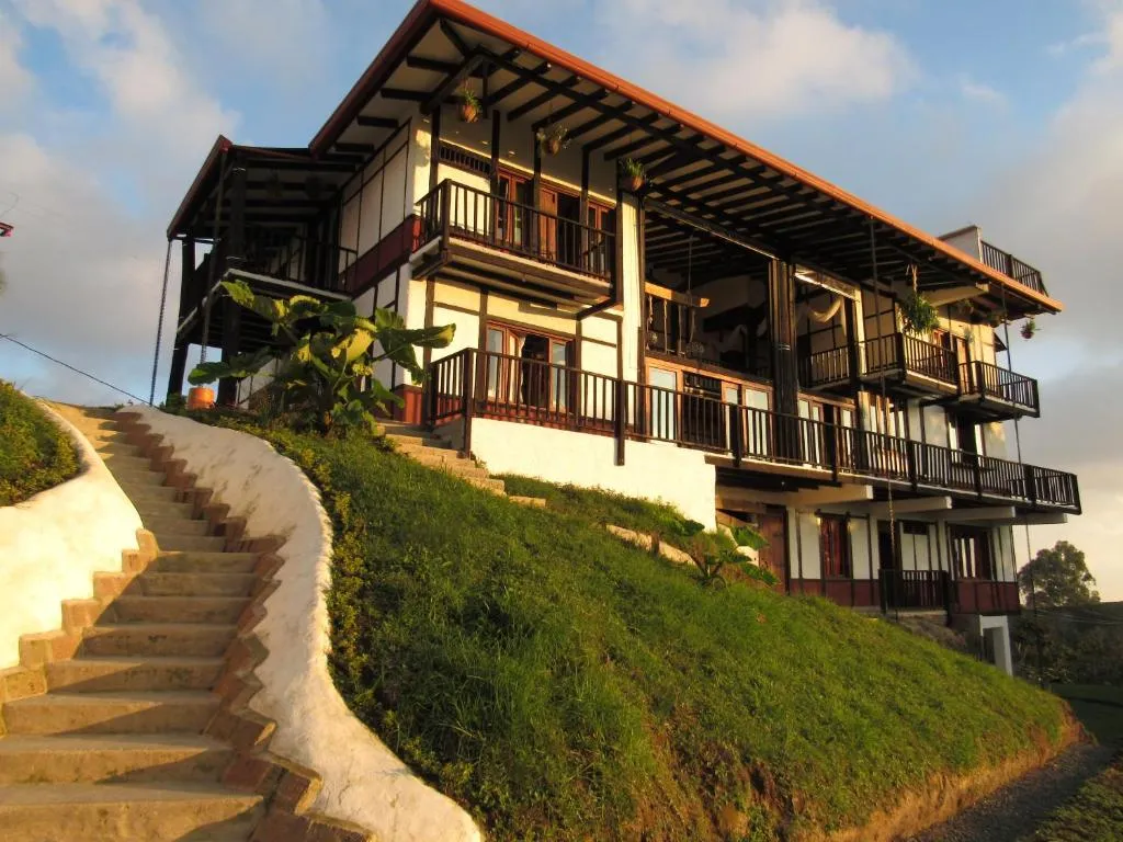 Coffee Tree Boutique Hostel，位于萨兰托的酒店