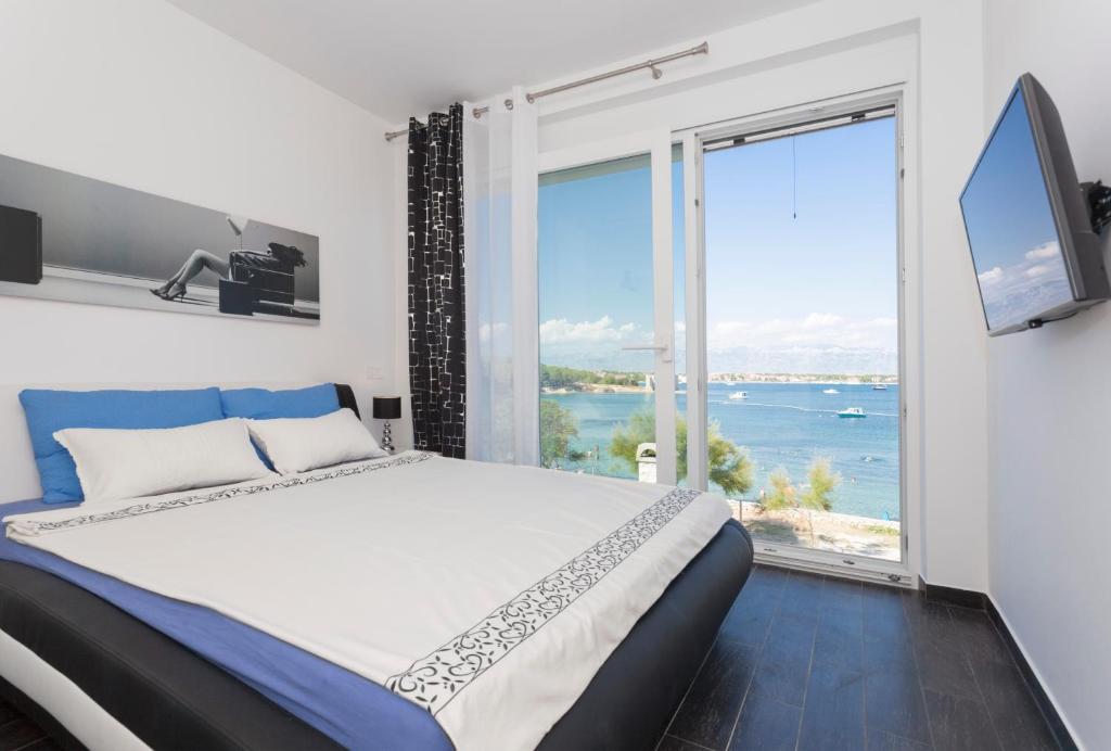 Apartments Svetec — Hotel in Vir