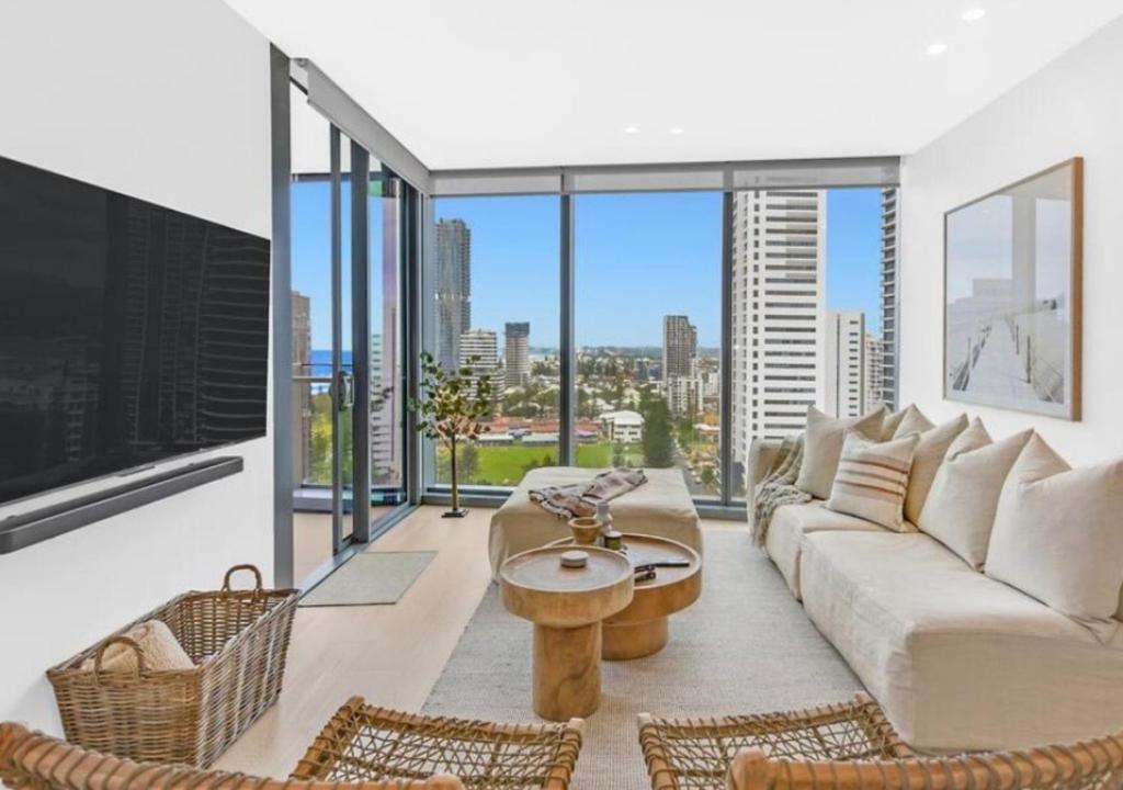 Luxury 2BR 16th Flr Ocean Views, Gold Coast