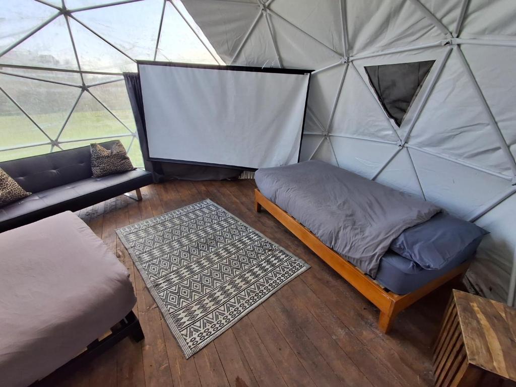 Secret Heated Dome, Hot Tub,Firepit Projector in Lincoln, Lincoln