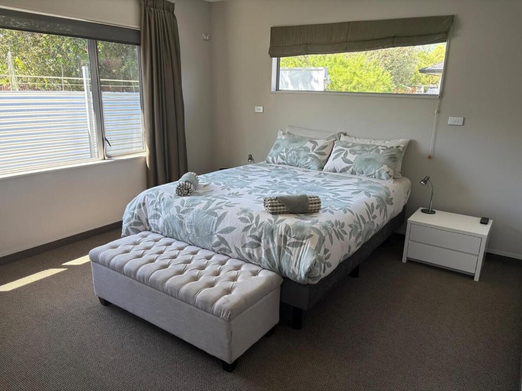 Minutes from Mission, Napier