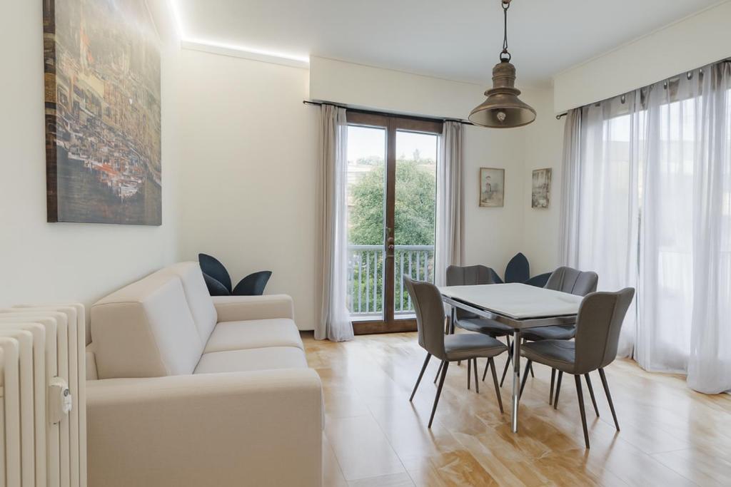 WELCOME RIVIERA -TORRE D'AVORIO APPARTAMENTO 126 mq piu'terrazzo25 mq - totalmente rinnovato- 250 m dal centro - parcheggio a pagamento 20 euro al giorno da prenotare in anticipo salvo dispo -parking at 20 euro per day to be booked in advance if available - 1