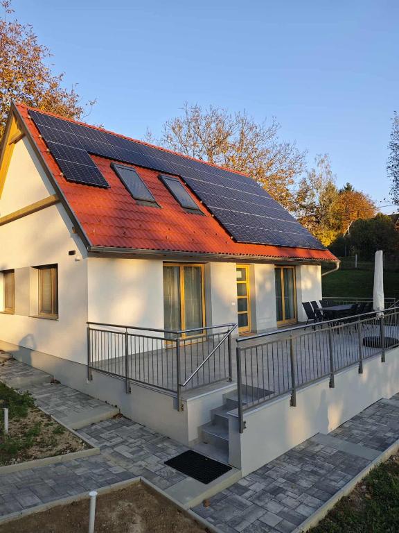 Dióliget Apartman, Orfü