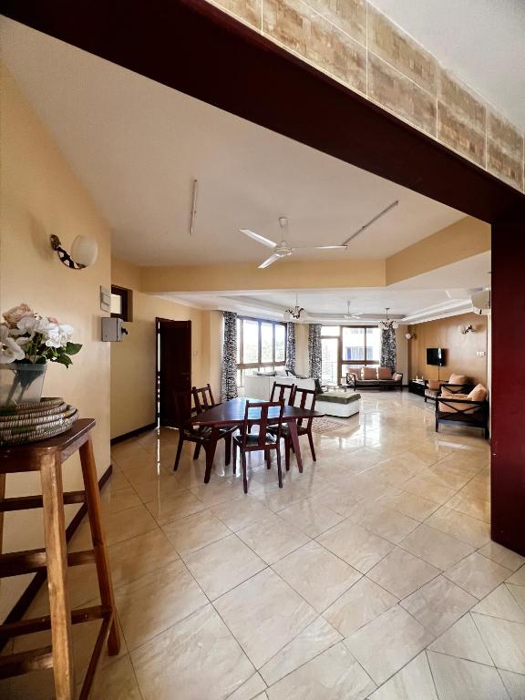 BeachLuxe 3bdr Pool Beach Access, Mombasa