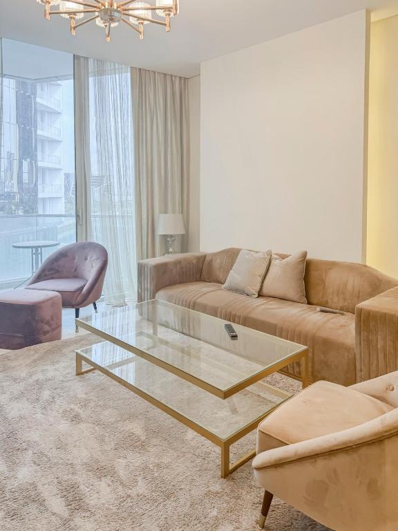 2BR Four Season View in Water Bay, Manáma