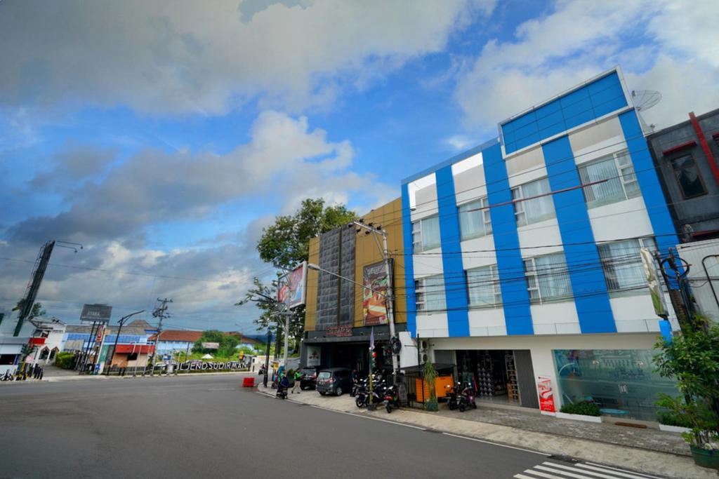 Entrance, RedDoorz Plus @ Terban Residence in Yogyakarta