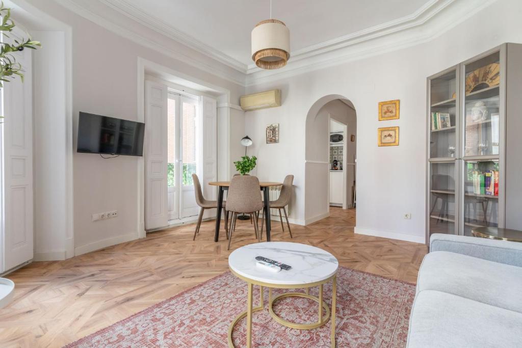 Bright cozy-2bedrooms 1bath-Anton Martin - 4