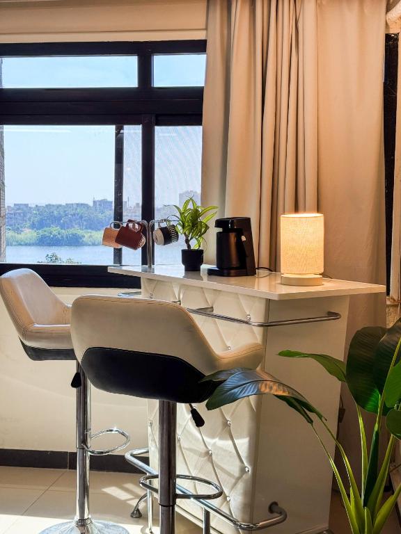 Cozy 2BR Duplex in Maadi with Modern Comforts, Káhira