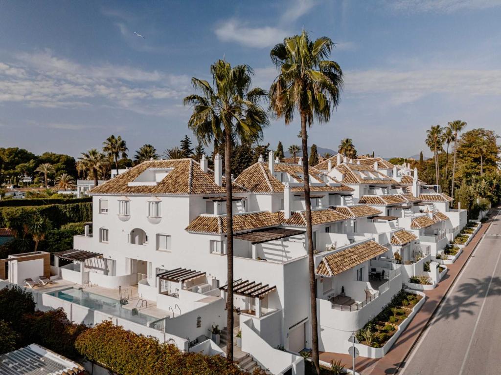 Ivy Residence 4 Nueva Andalucia Pool - 1