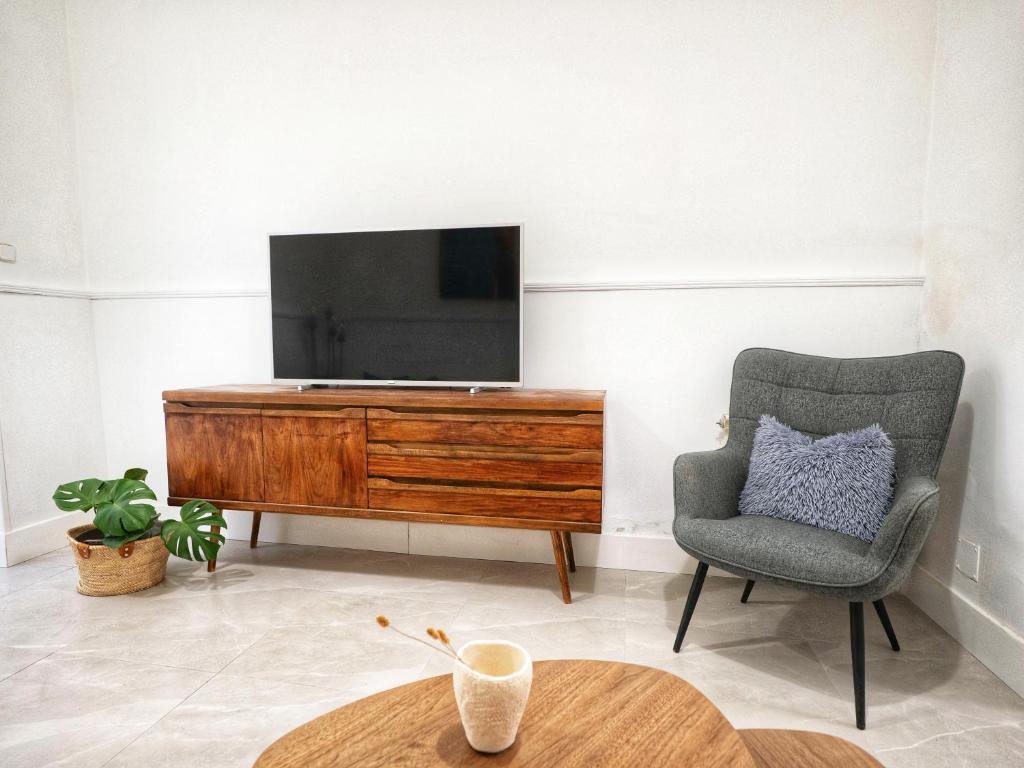 Cozy APT WiFi 4 PAX 15 min Puerta del Sol - 3