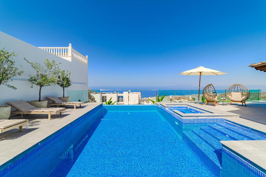 Casa Roque del Mar Private Villa with Heated Saltwater Pool, Jacuzzi & Ocean Views - 3