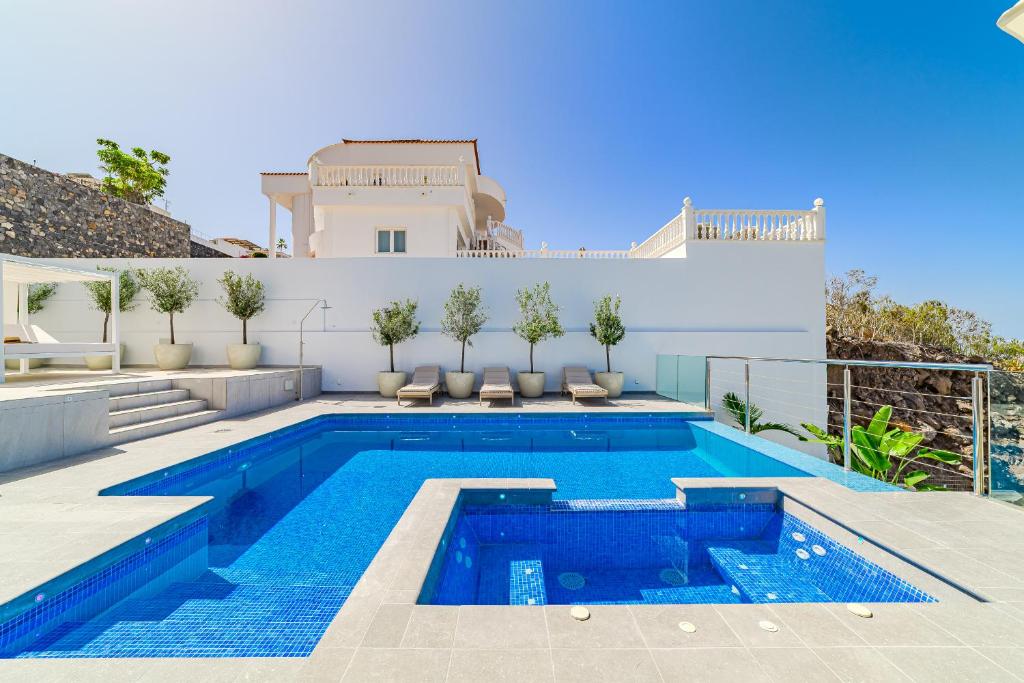 Casa Roque del Mar Private Villa with Heated Saltwater Pool, Jacuzzi & Ocean Views - 5