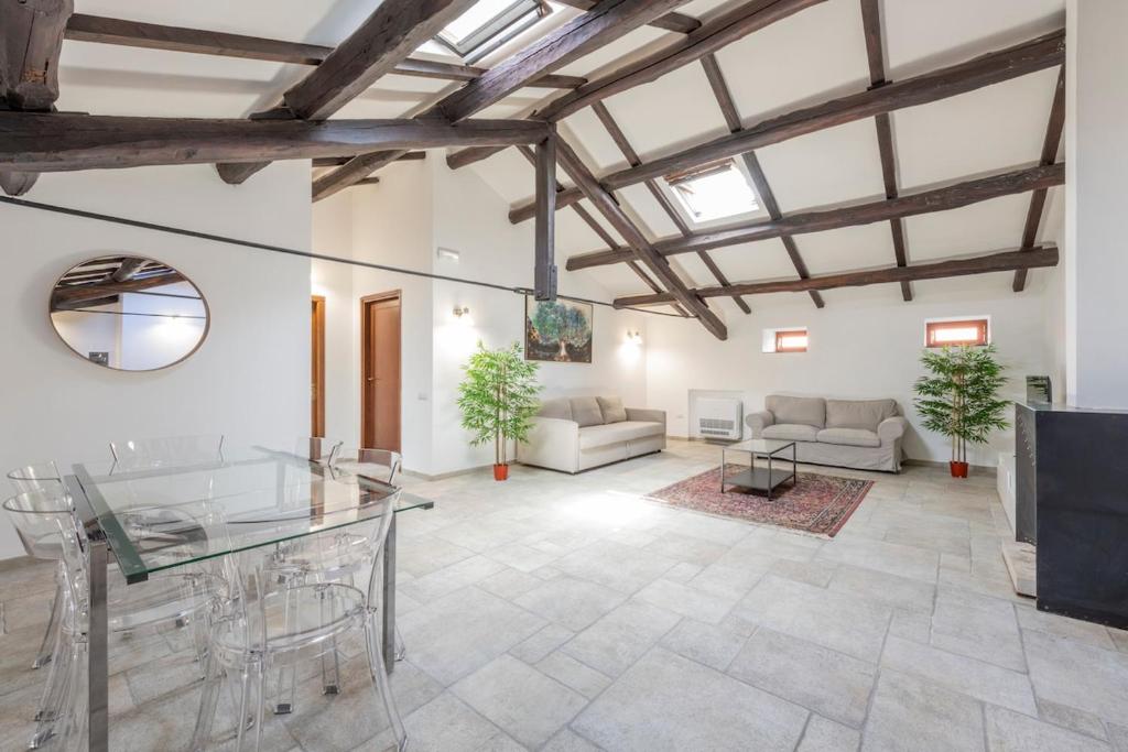 Luxury Sea Front Penthouse - B Home - 4
