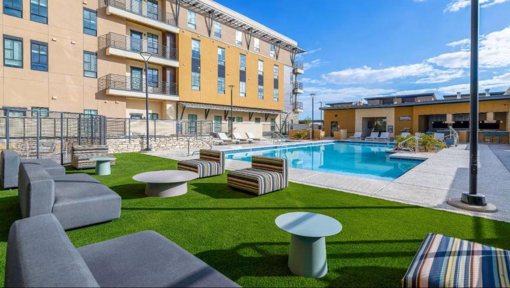 Landing at Solace at Ballpark Village - Goodyear, Goodyear