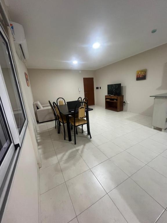 dpto super comodo con garage - 2