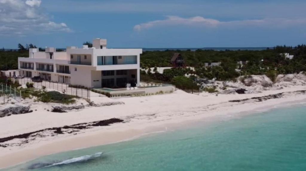 Beachfront Cancun Luxury Villa in Private Paradise Aldea Zac-Nah, Cancún