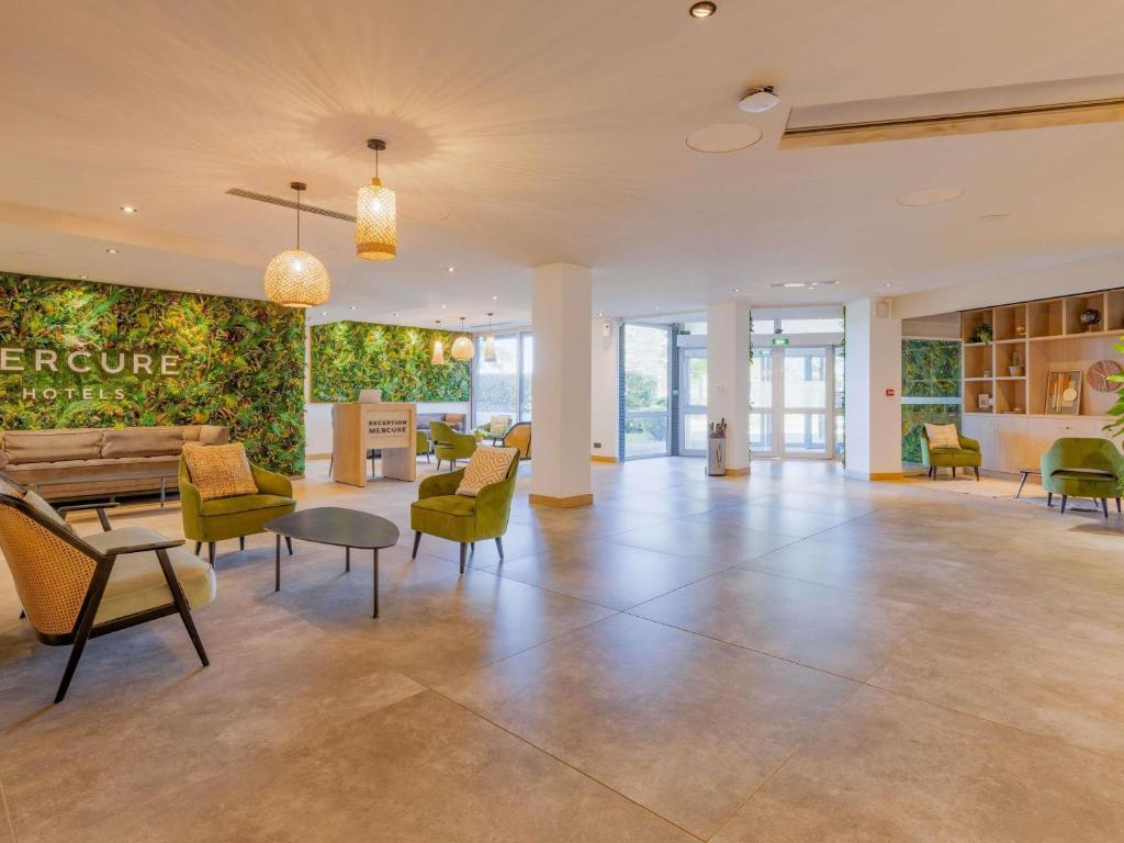 Hotel Mercure Lyon L Isle D Abeau 外観