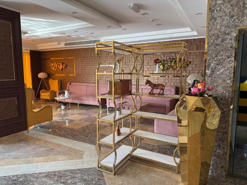 The Grand Mirage Hotel, Ma‘ābīlah