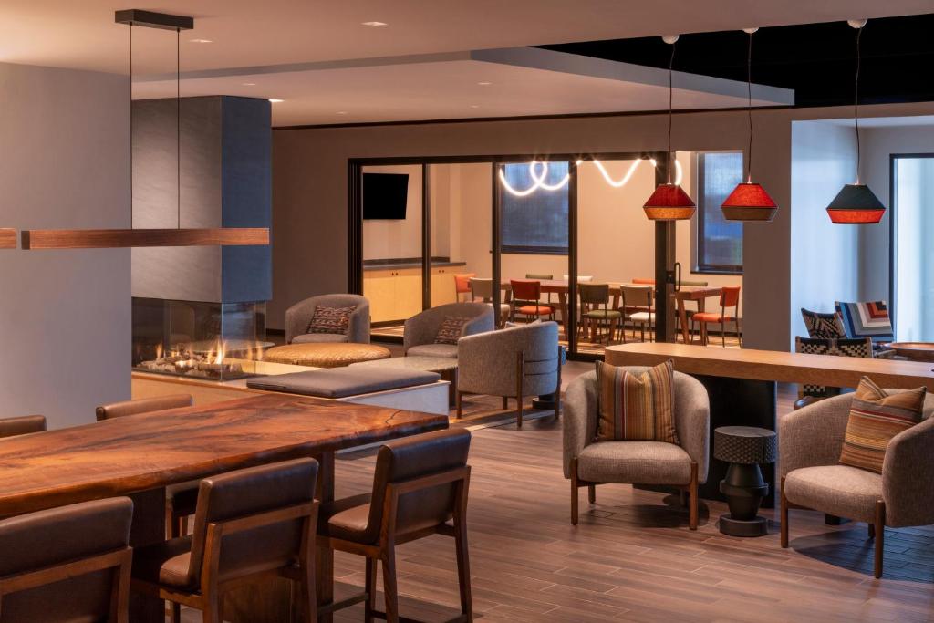 Restaurant, The Wildbirch Hotel - JdV by Hyatt in Anchorage (AK)
