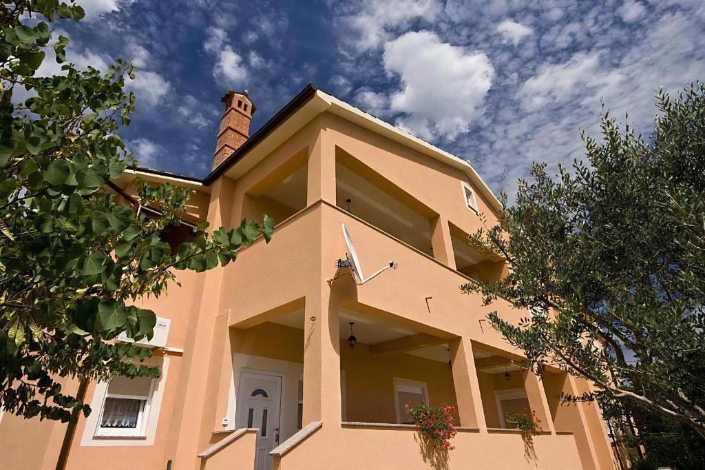 Oleander App Pula A1, Pula