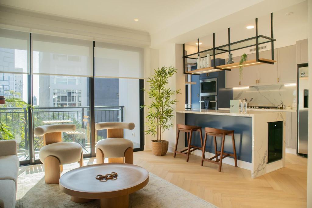Lovely 3BR Incredible Balcony in Miraflores - 4