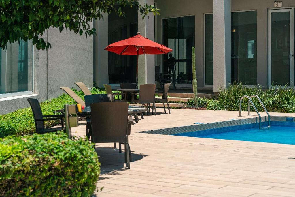 スイミングプール