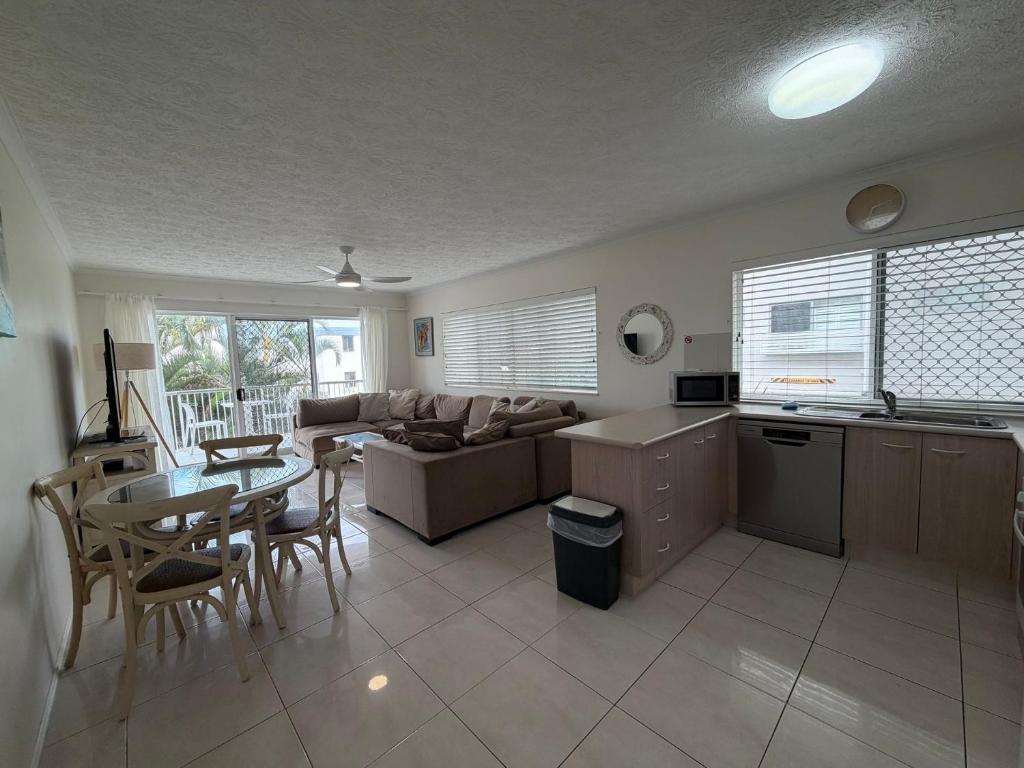 Solaris Court Unit 2, Caloundra