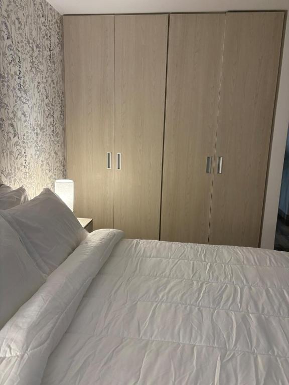 Apartamento moderno con balcón y vista a la ciudad cerca al mall plaza - 4