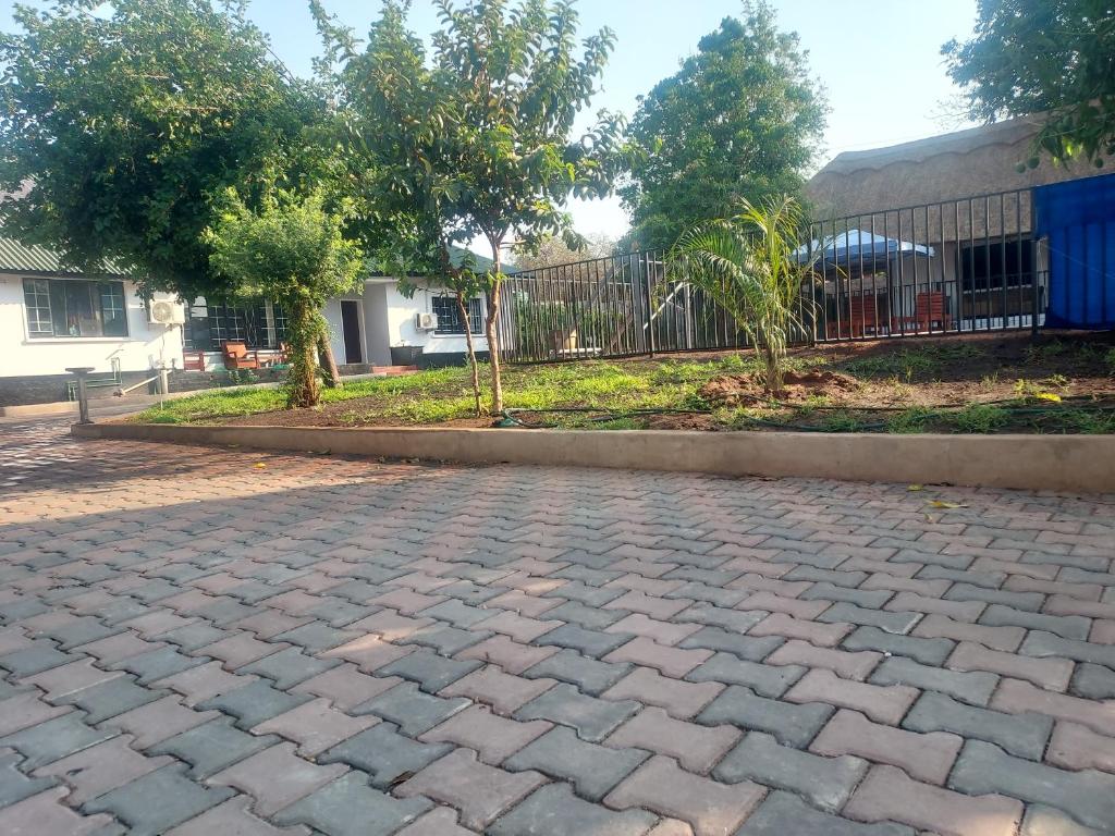 Buffalo Bob Lodge, Livingstone