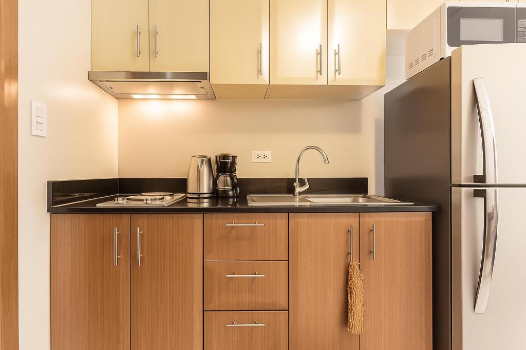 Cozy Airport Condo | 7-min Walk to Terminal 3
