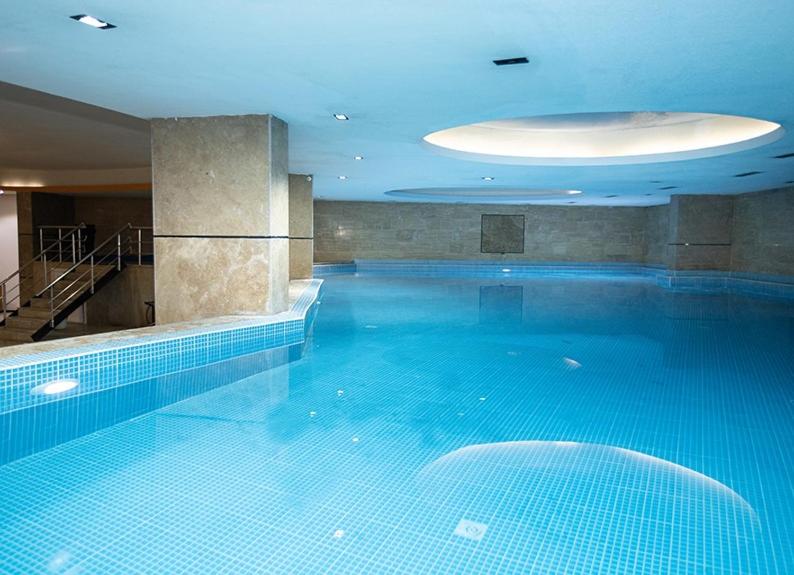 スイミングプール