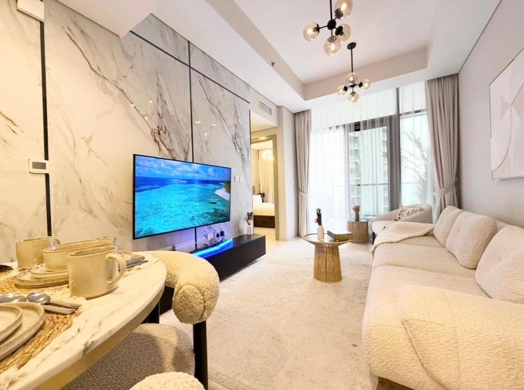 Exquisite 2BR With Balcony in Business bay, Dubaj