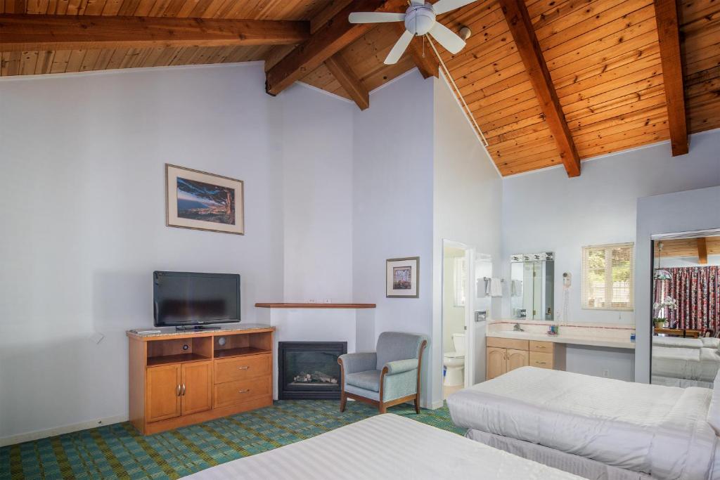 Butterfly Grove Inn Photo 27