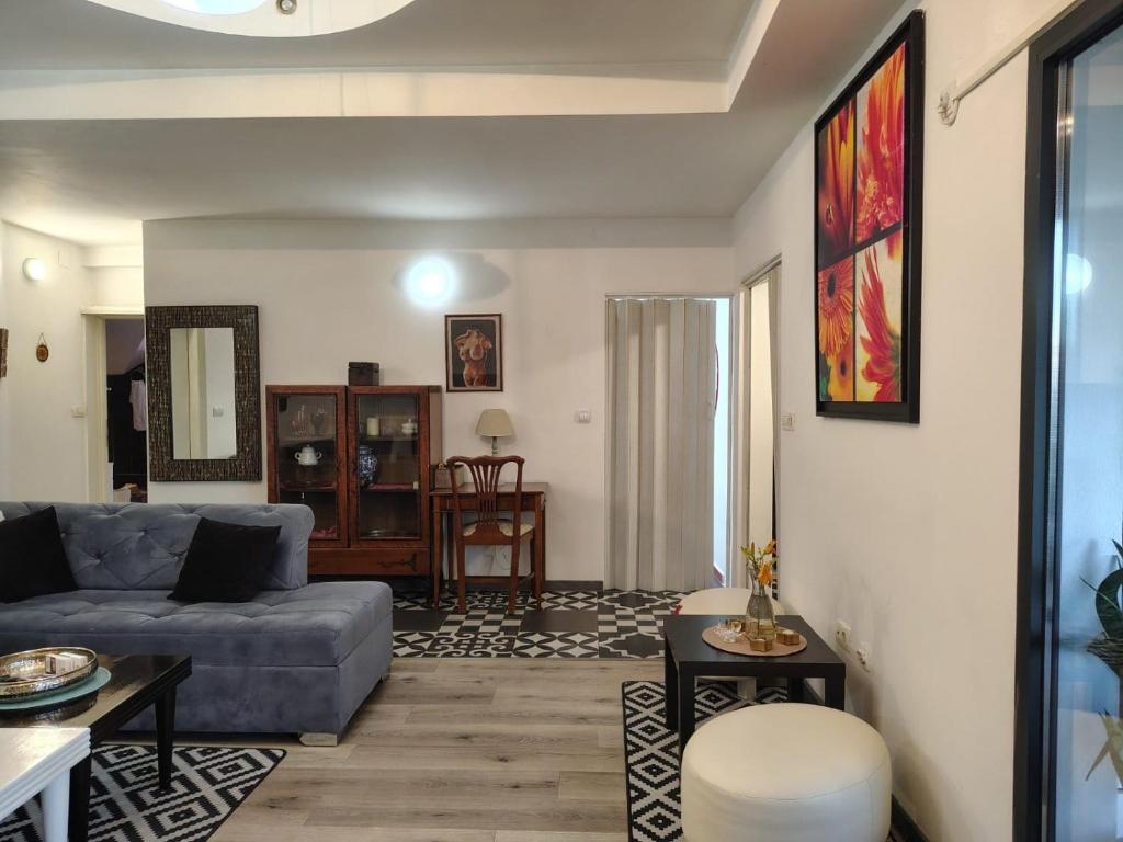 Katata Apartment Spacious House Floor with Terraces, 3 Bedrooms, Parking,Wi-Fi - 2