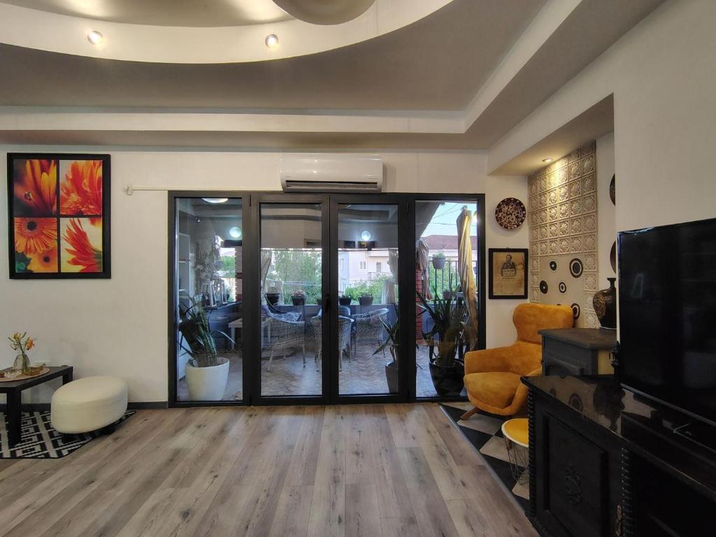 Katata Apartment Spacious House Floor with Terraces, 3 Bedrooms, Parking,Wi-Fi - 4