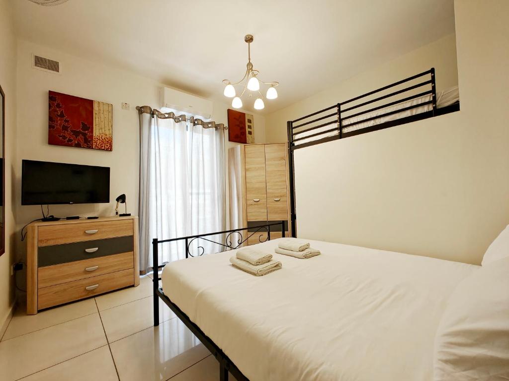 Corner view 2, Iż-Żlielaq