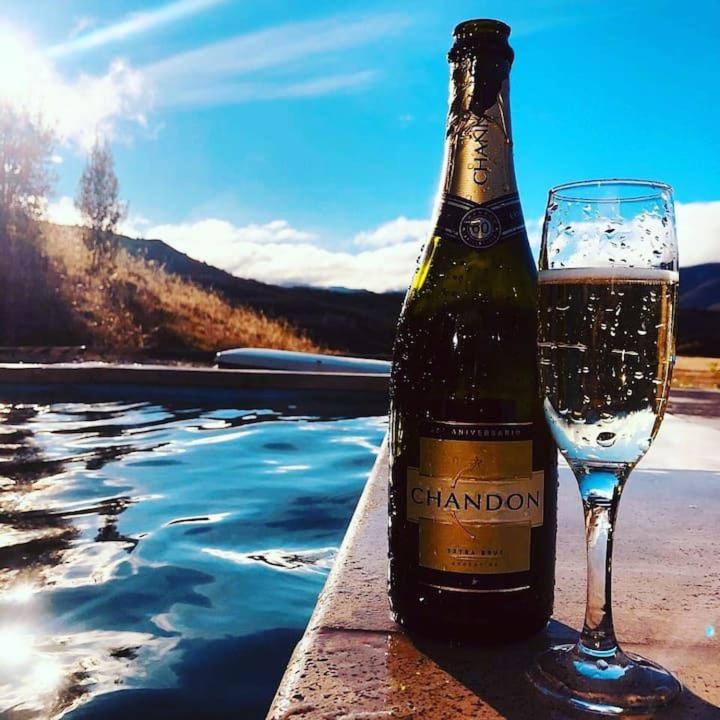 Exclusiva Casa de Categoría a Estrenar con Piscina Climatizada en San Martin de los Andes - 1