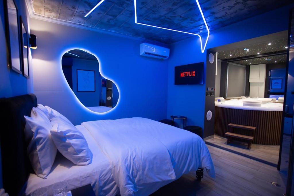 Deluxe Suite at The Bubbles Jacuzzi Rooms, Tirana