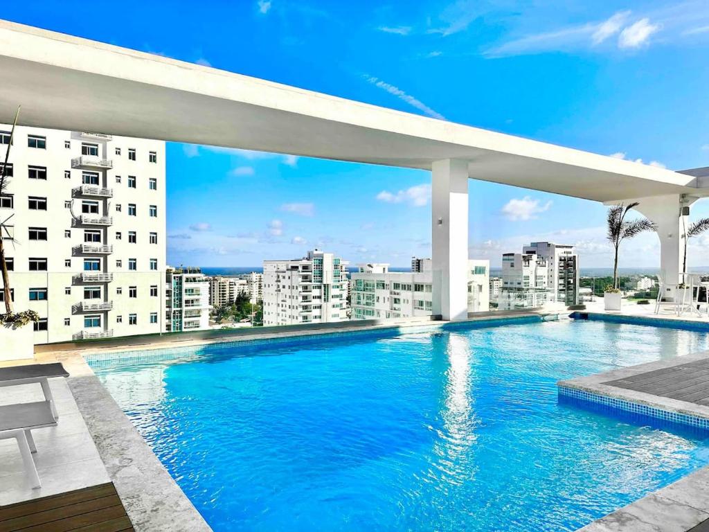 Comfy Apt, Rooftop Lounge, Pool, Ensanche Quisqueya