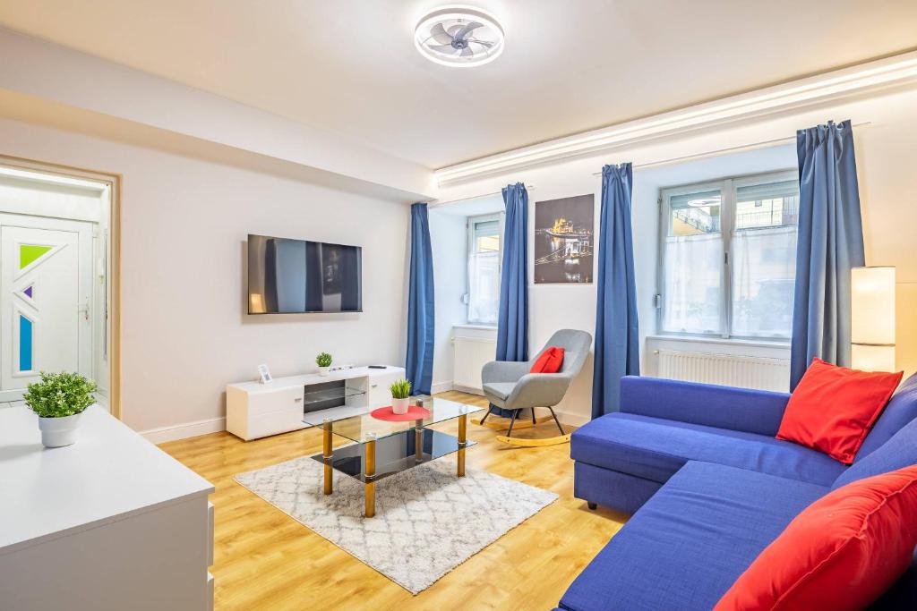 Ultra Central - Quiet Sleep - Large, Budapest