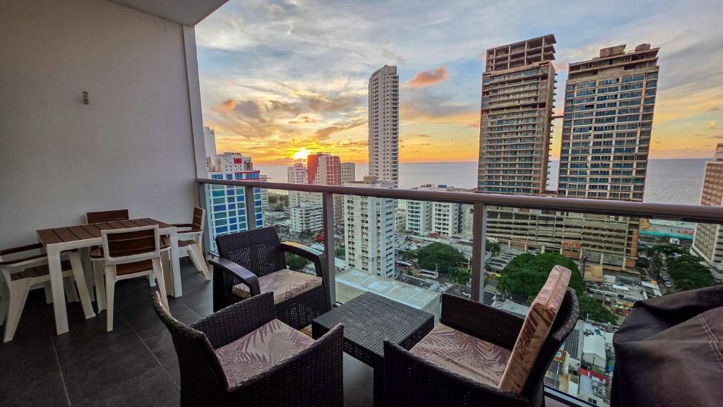 Great apartment in Bocagrande with sunset & beach view - 4