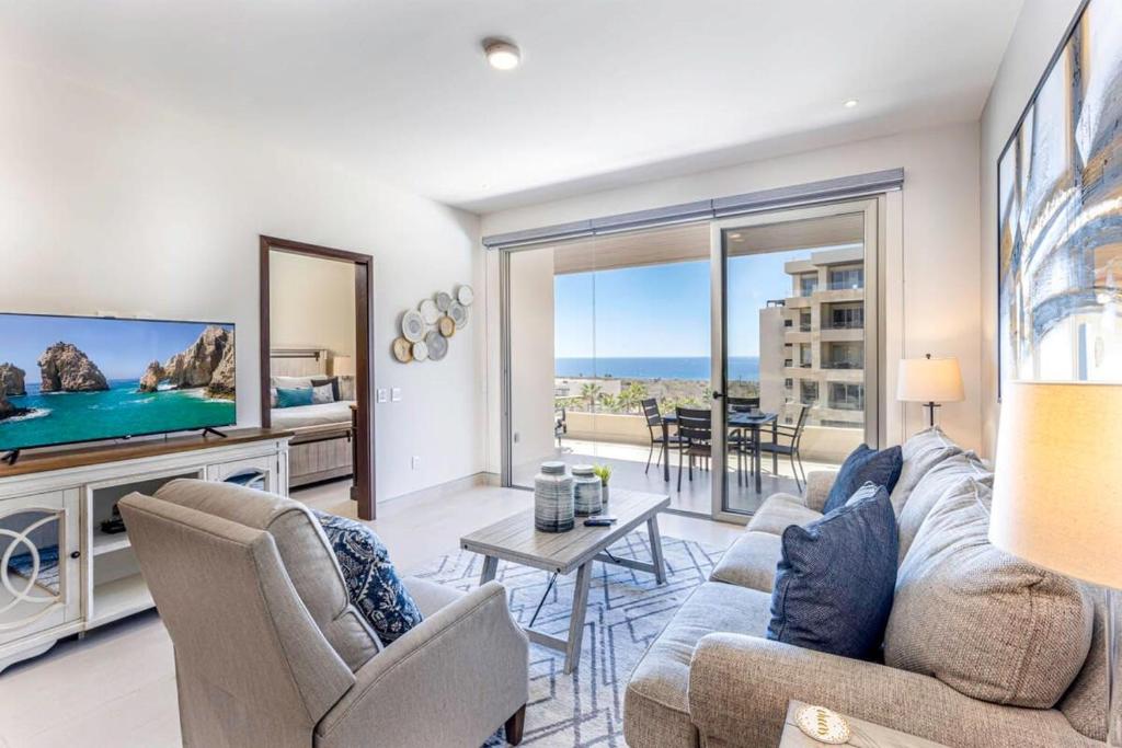 Stunning 2BR Ocean Views & Gym Pool at Vista Vela - 4