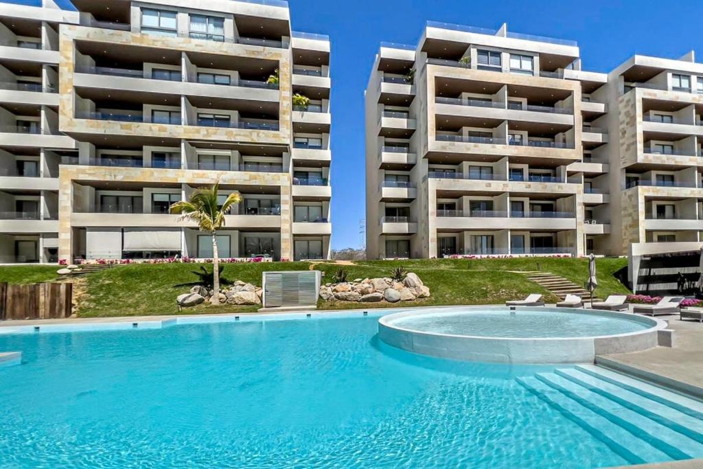 Stunning 2BR Ocean Views & Gym Pool at Vista Vela - 5